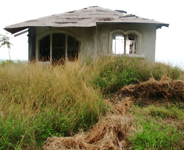 abandoned Kona villa
